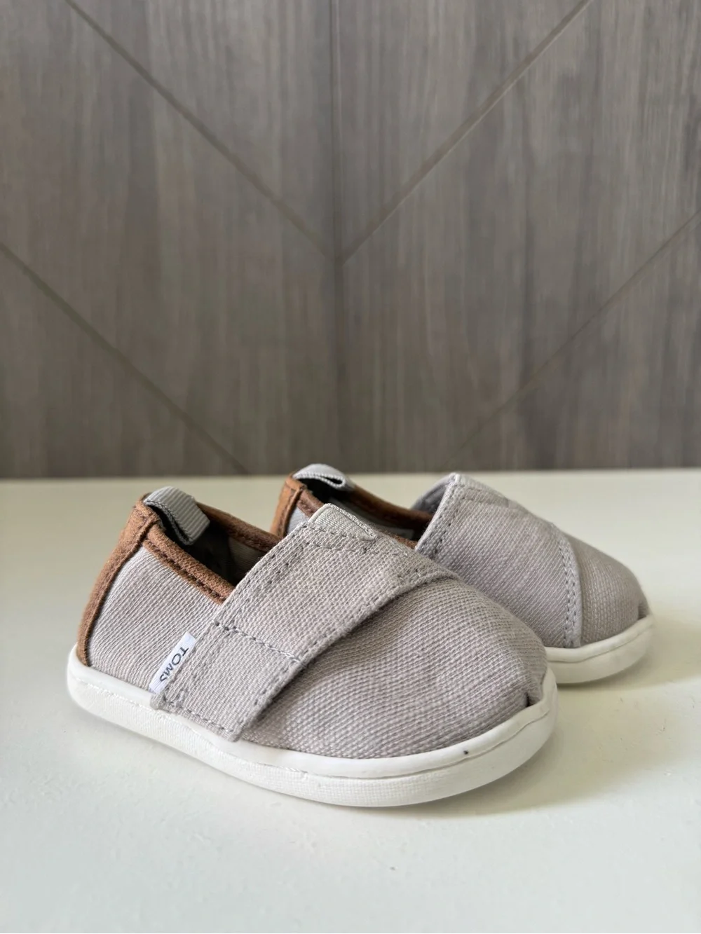 Toms Toddler Hook-and-Loop Canvas Shoes in Light Gray with Brown Trim